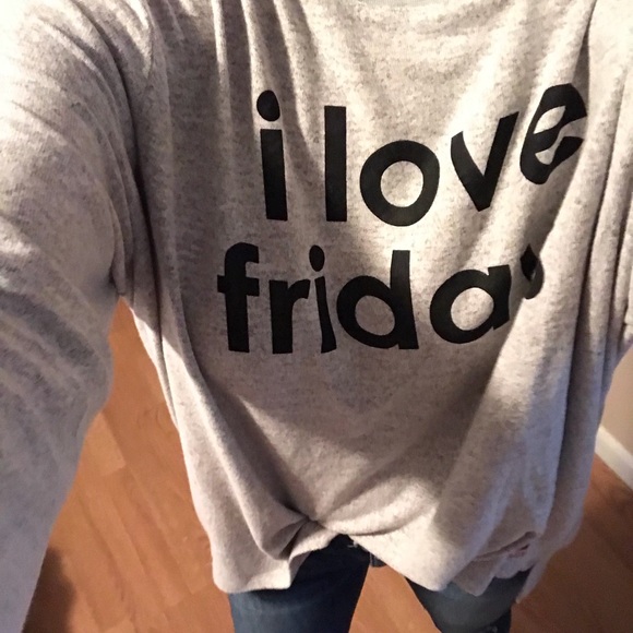 Last๐ฆNew๐โI love Fridaysโ soft top - Picture 2 of 7